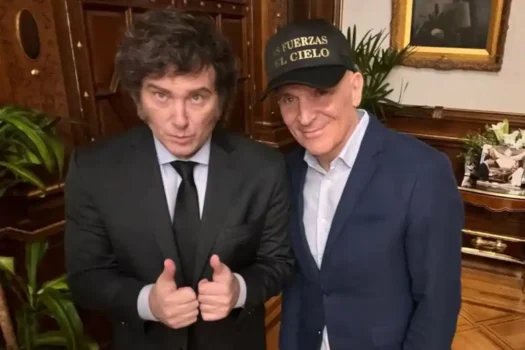 el-presidente-javier-milei-junto-al-diputado-2M2ZTIOPRREMPALYK66GC26R2U-1 (1)